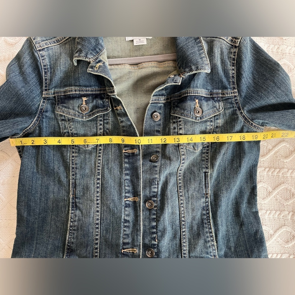 Liz Claiborne Faded Distressed Denim Jacket Women’s Size Medium - Picture 15 of 16